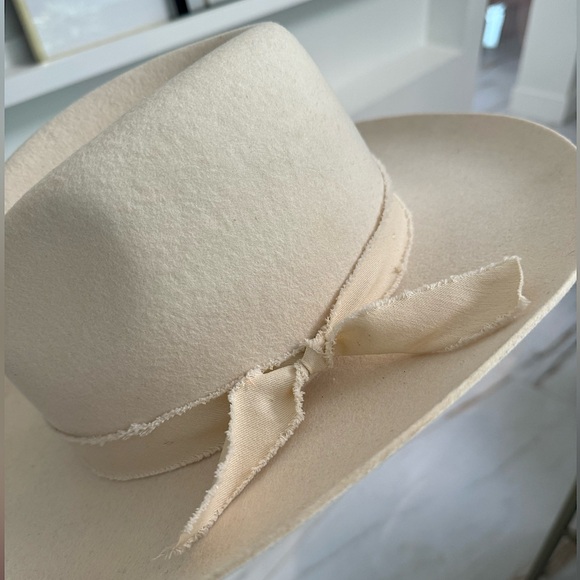 Olive & Pique Adjustable Kaia Hat in Ivory - Picture 4 of 7